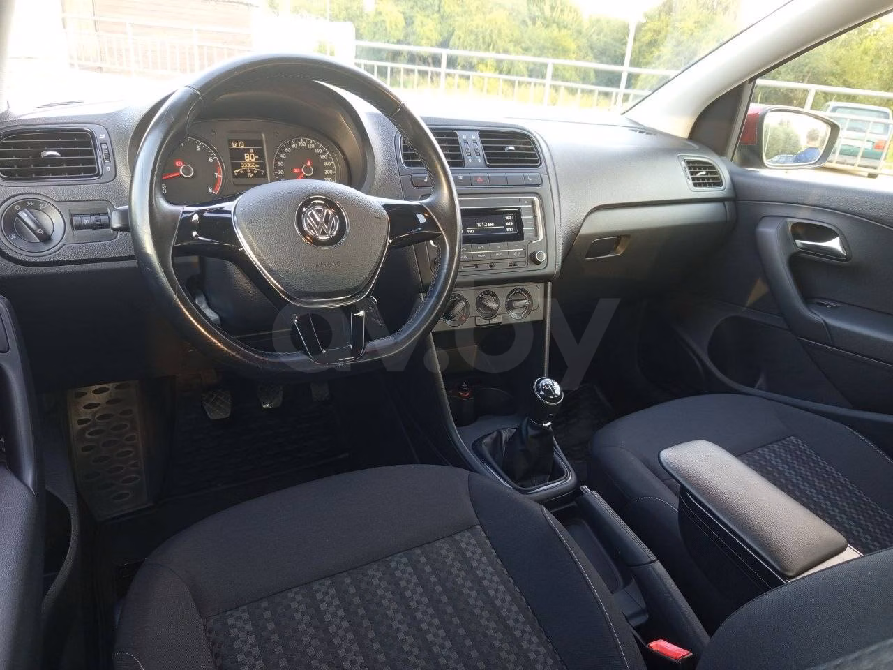 Volkswagen Polo Sedan фото 7