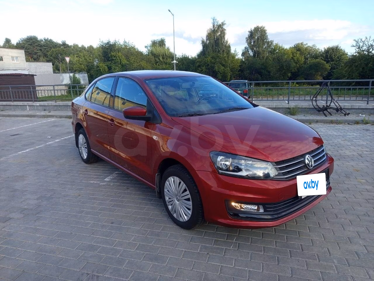 Volkswagen Polo Sedan фото 2