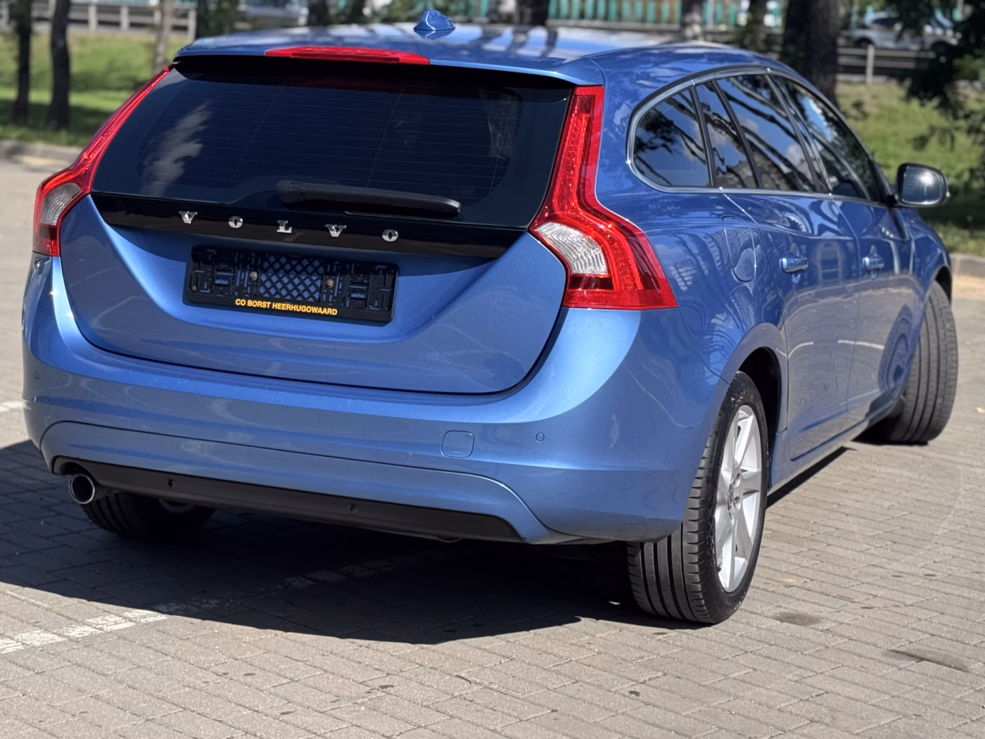 Volvo V60 фото 30