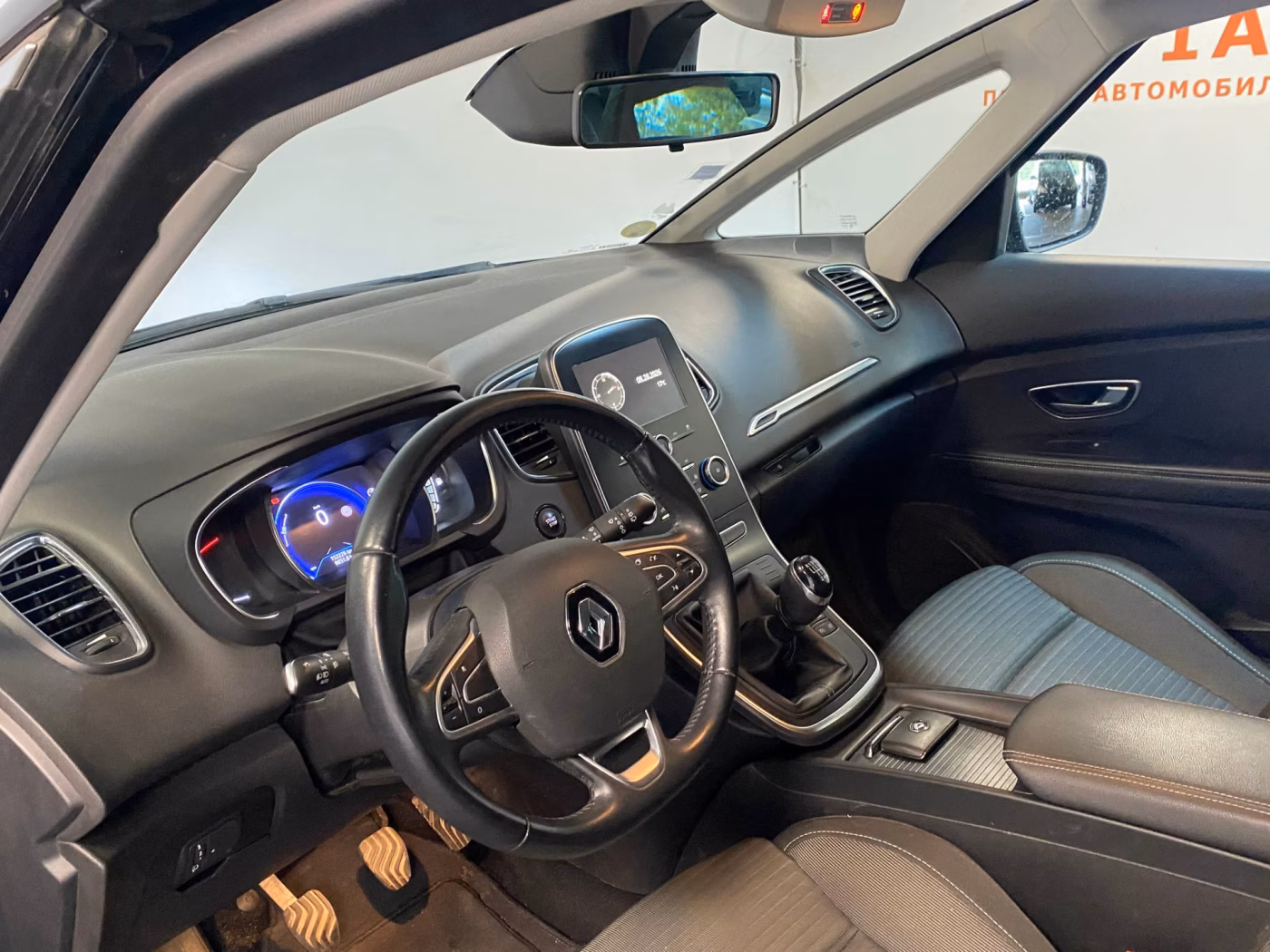 Renault Scenic фото 7