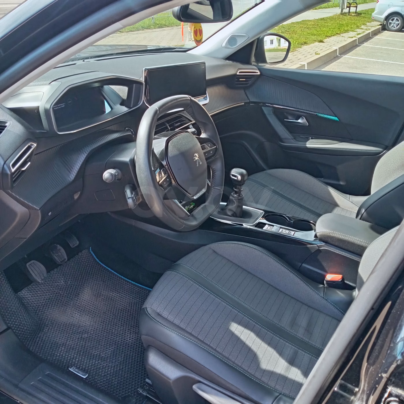 Peugeot 2008 фото 11