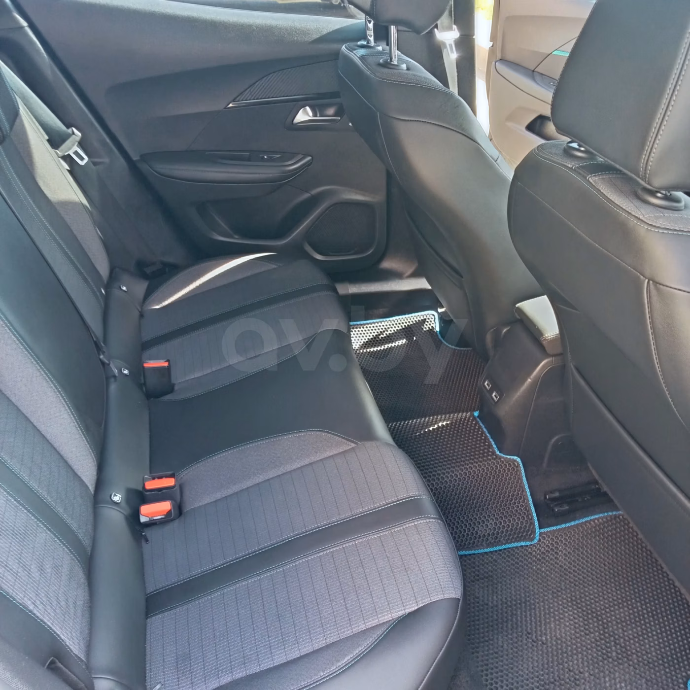 Peugeot 2008 фото 16