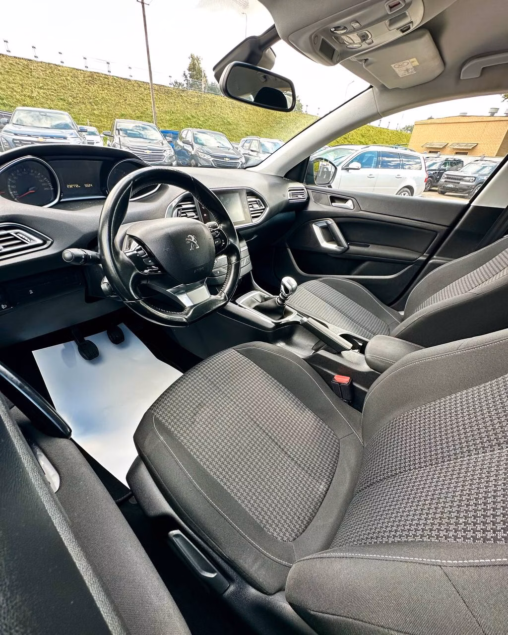 Peugeot 308 фото 10