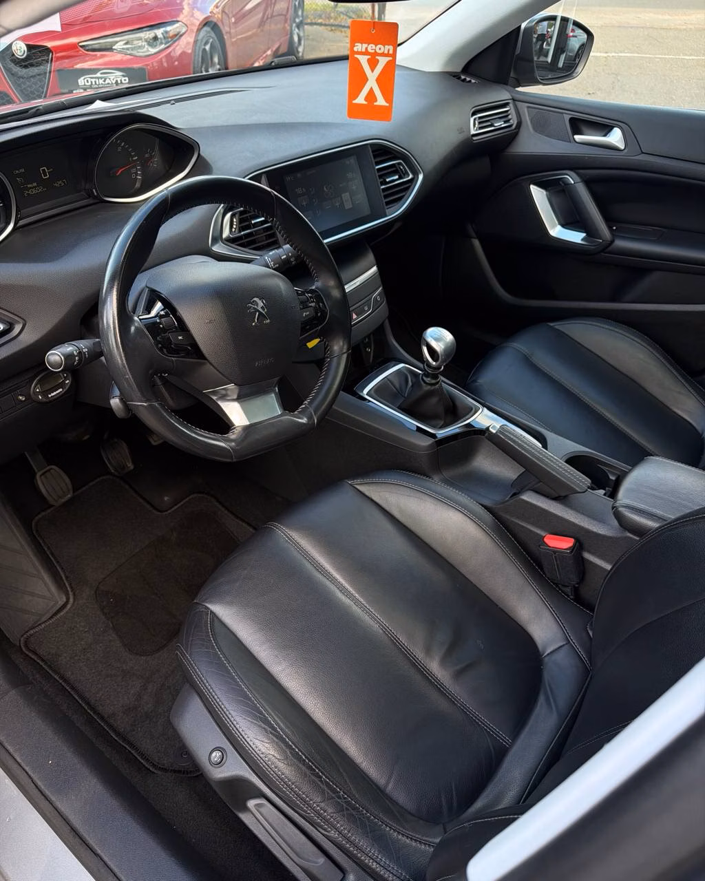 Peugeot 308 фото 10