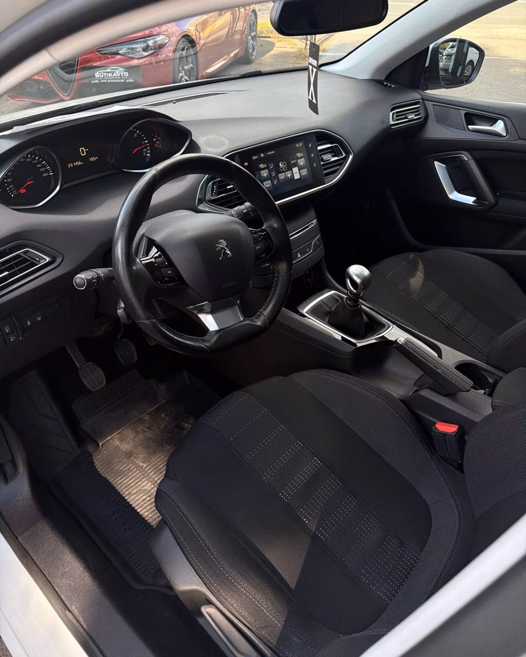 Peugeot 308 фото 10