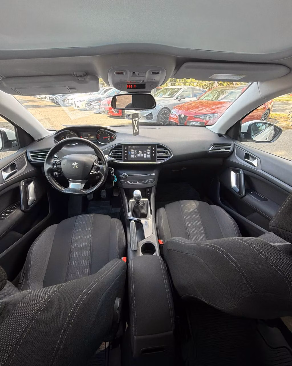 Peugeot 308 фото 12