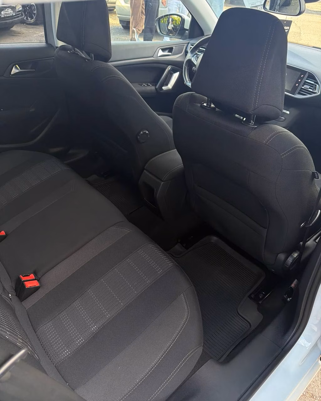 Peugeot 308 фото 14