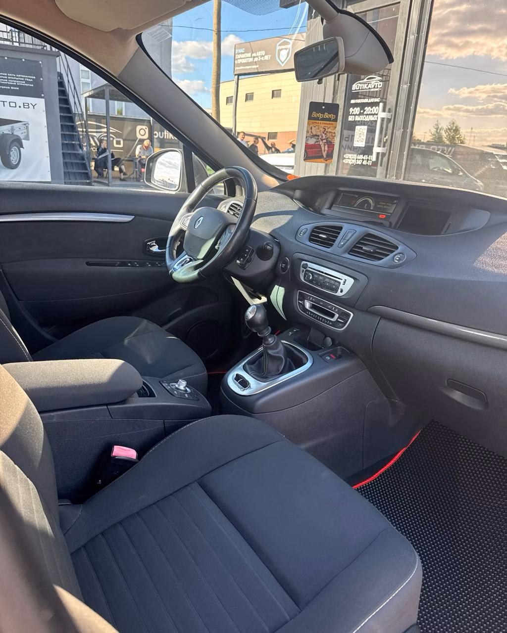 Renault Scenic фото 16
