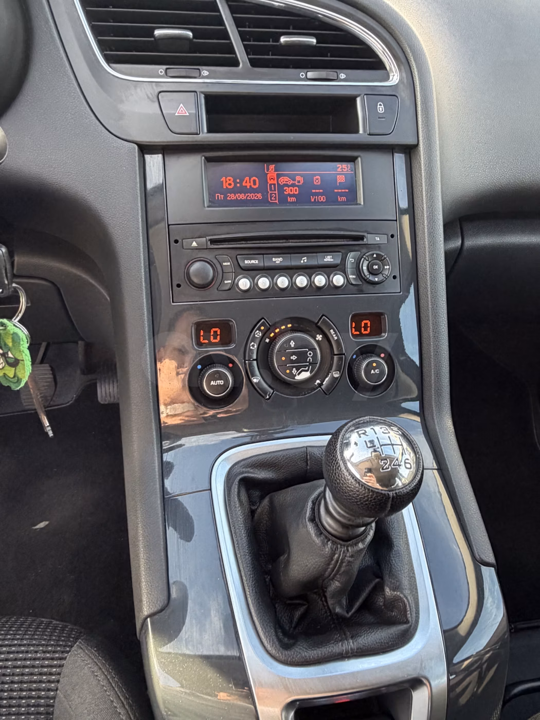 Peugeot 5008 фото 10