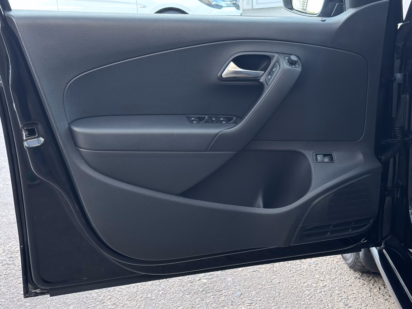 Volkswagen Polo Sedan фото 6