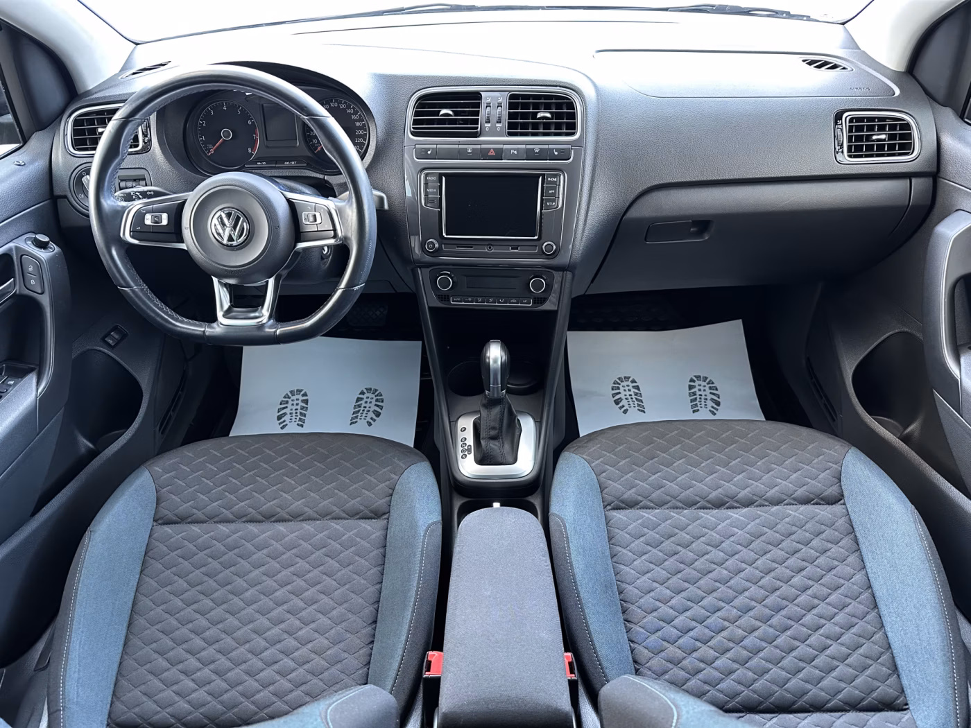 Volkswagen Polo Sedan фото 8