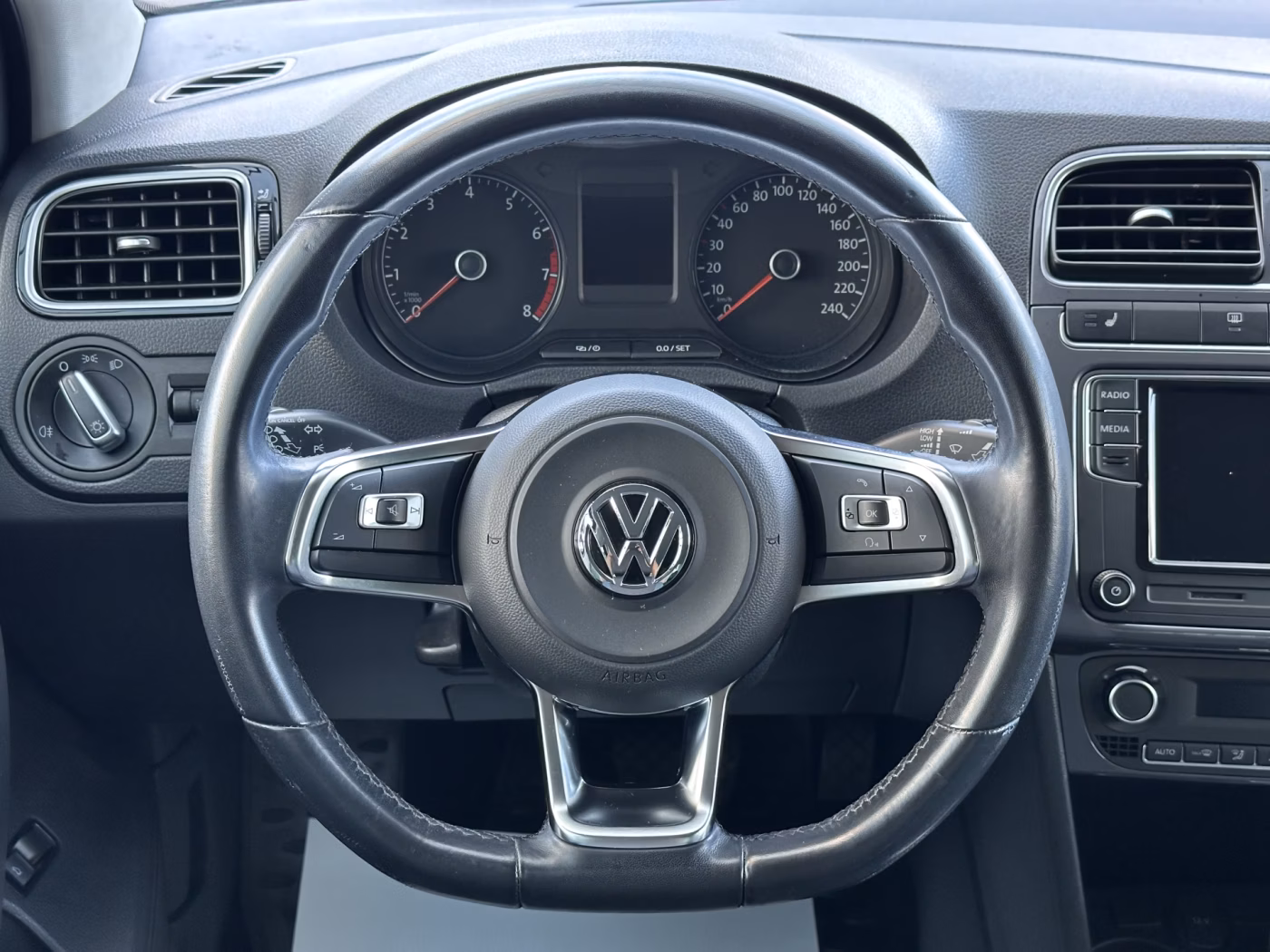Volkswagen Polo Sedan фото 9