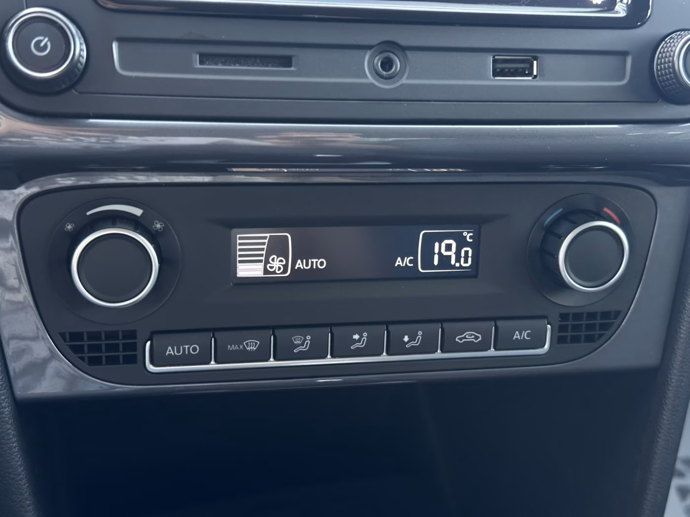 Volkswagen Polo Sedan фото 16