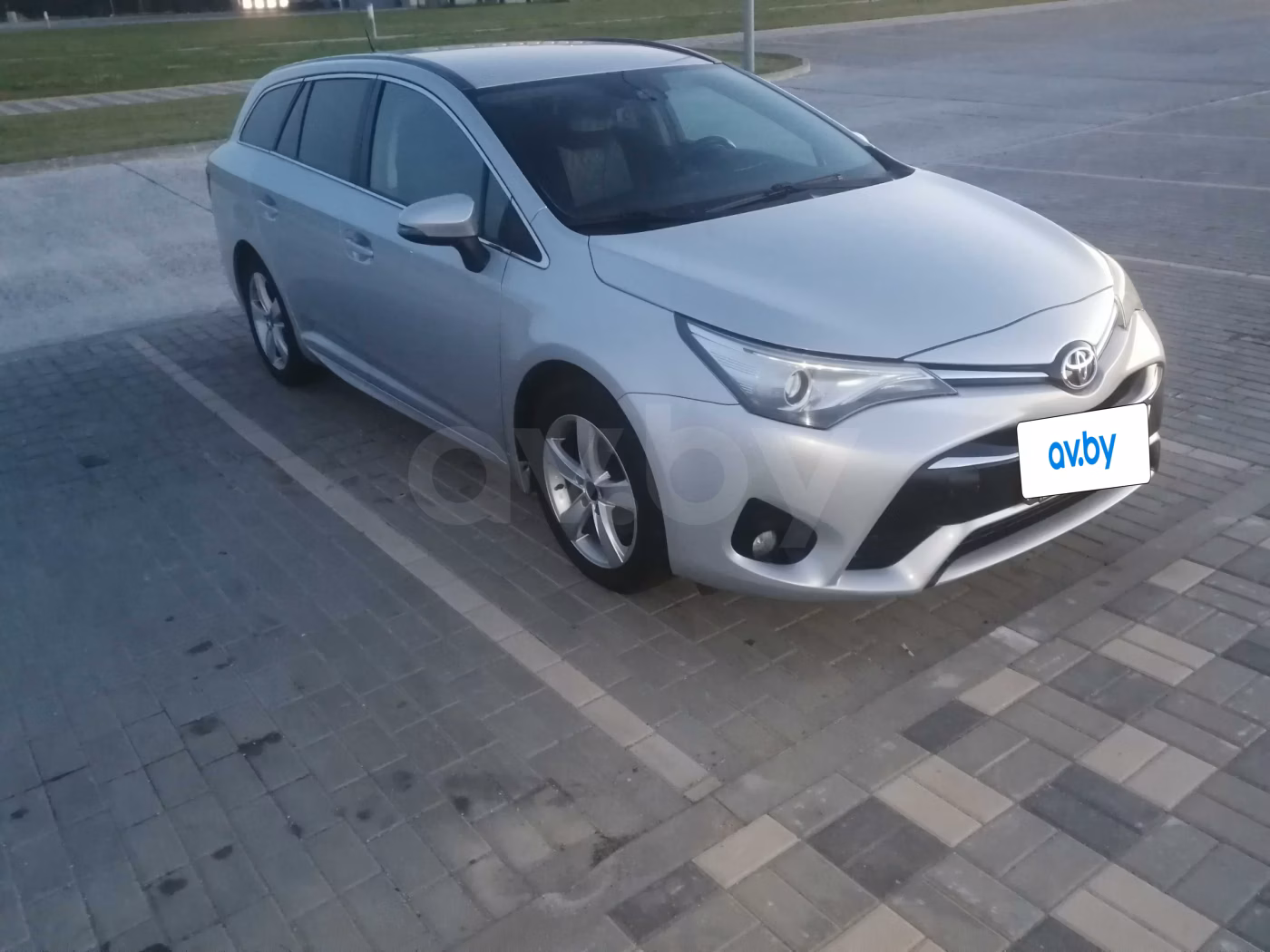 Toyota Avensis фото 4
