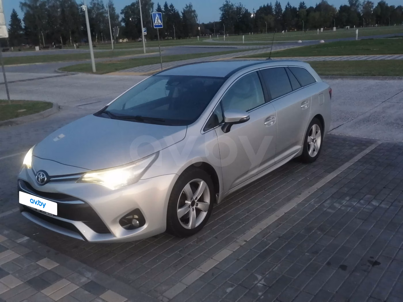Toyota Avensis фото 11
