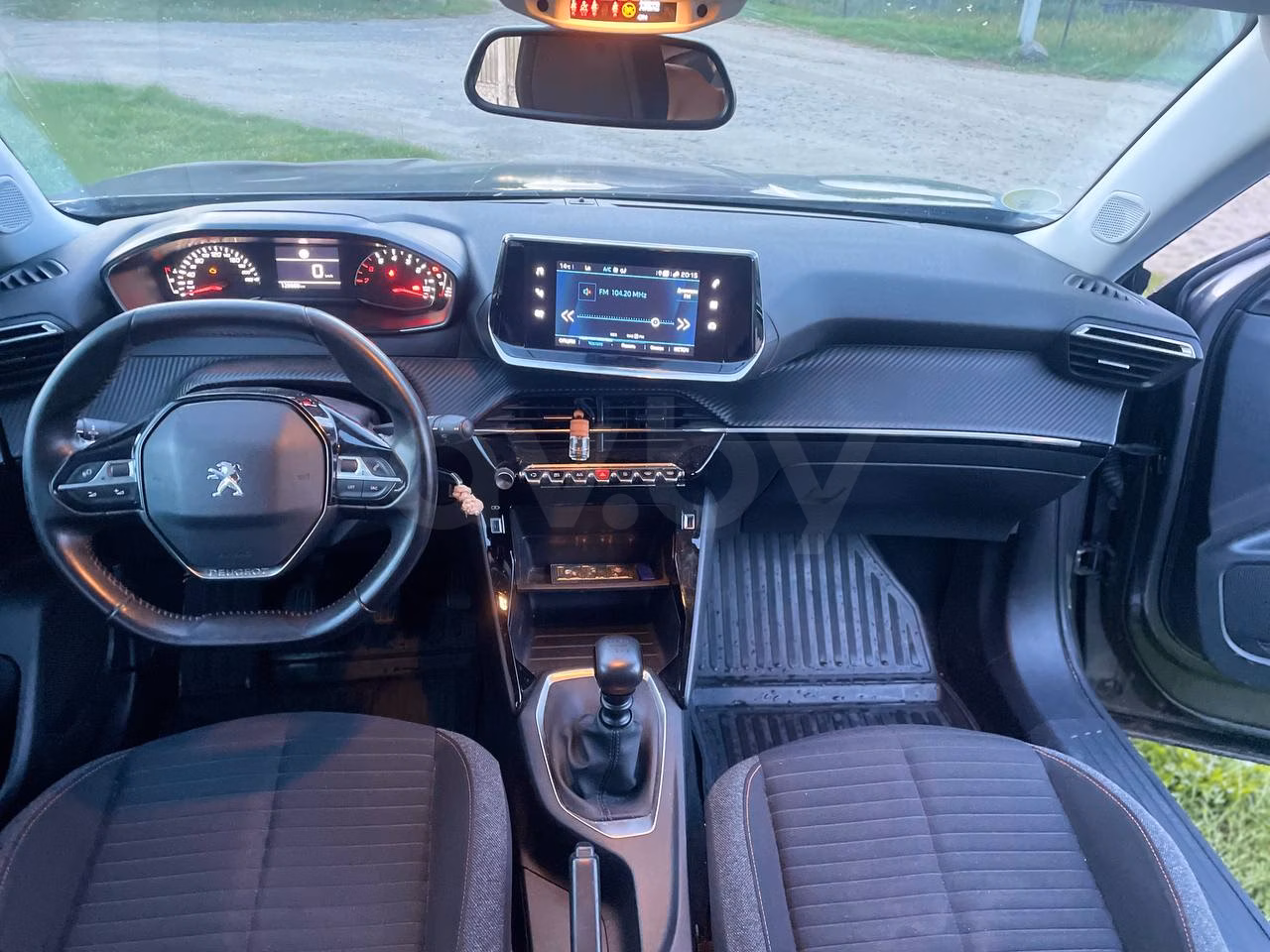 Peugeot 2008 фото 9