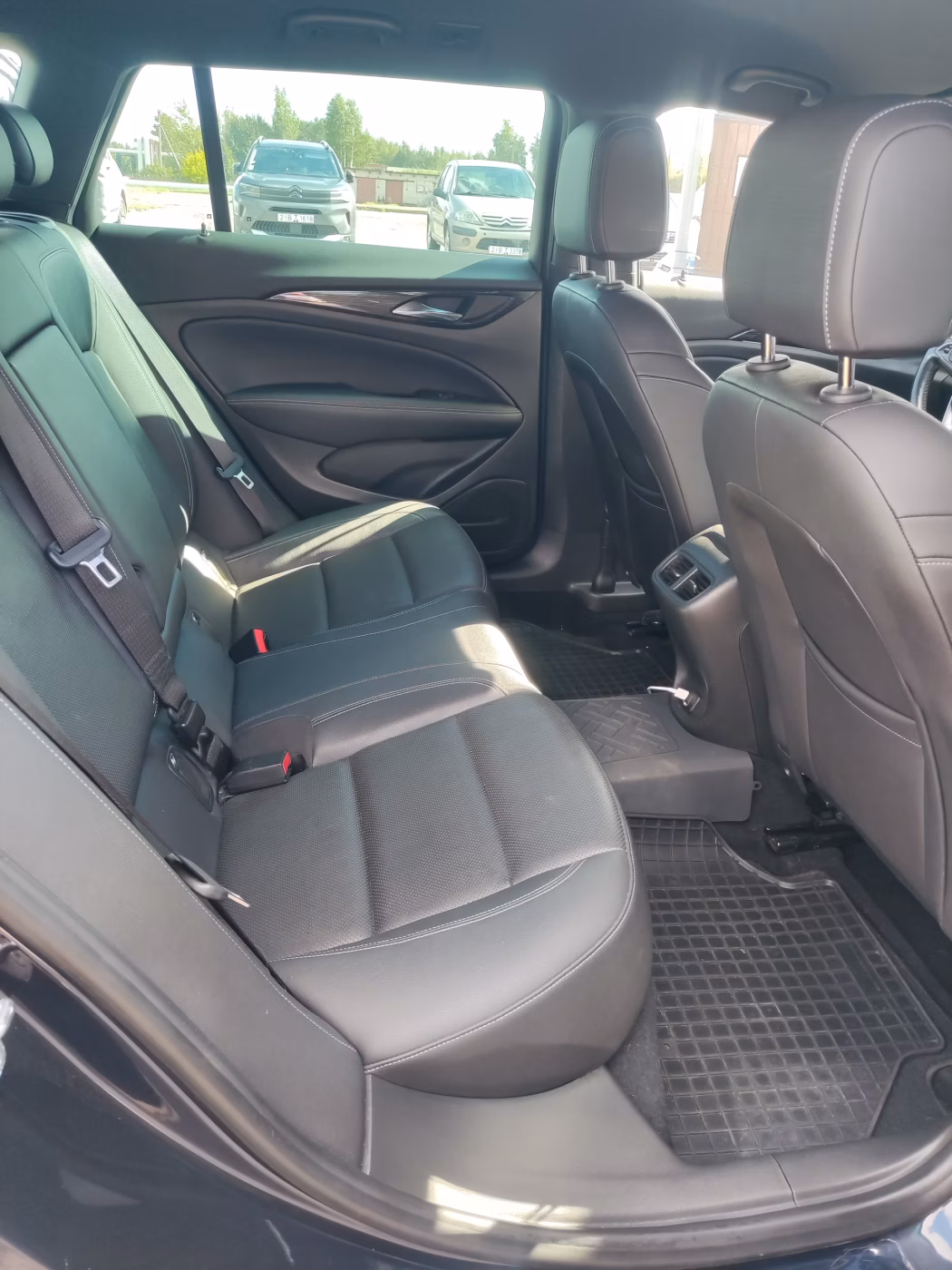 Opel Insignia фото 11