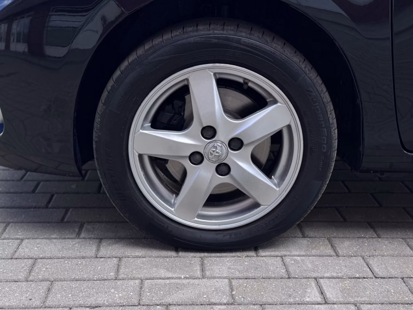 Toyota Yaris фото 4