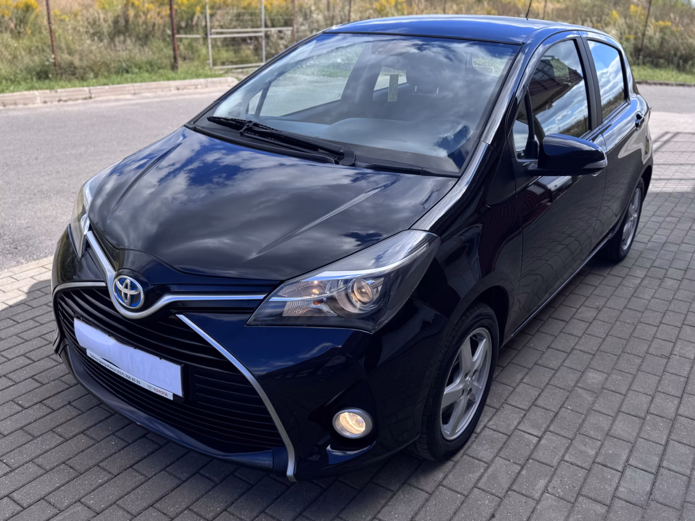 Toyota Yaris фото 2