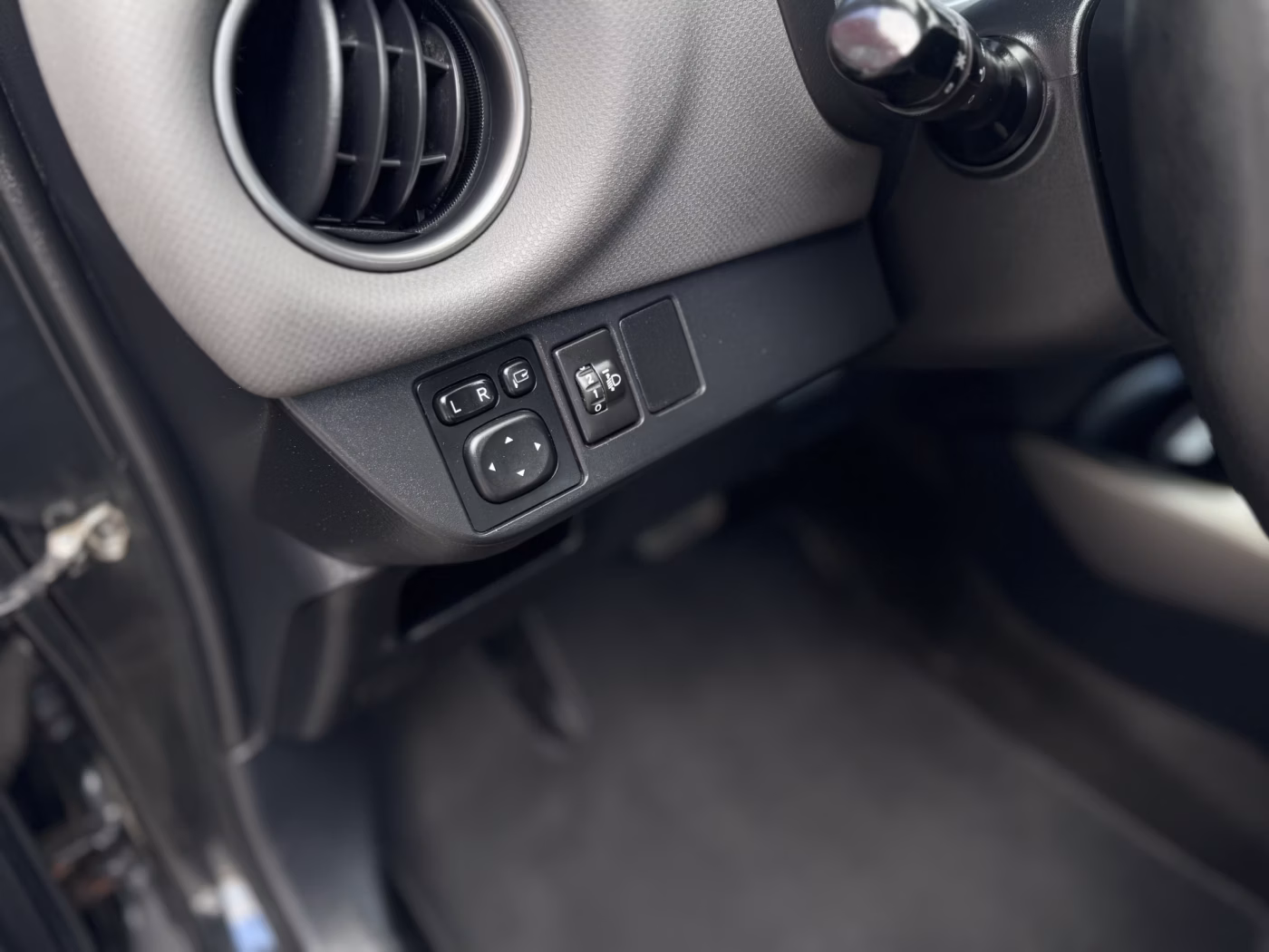 Toyota Yaris фото 9