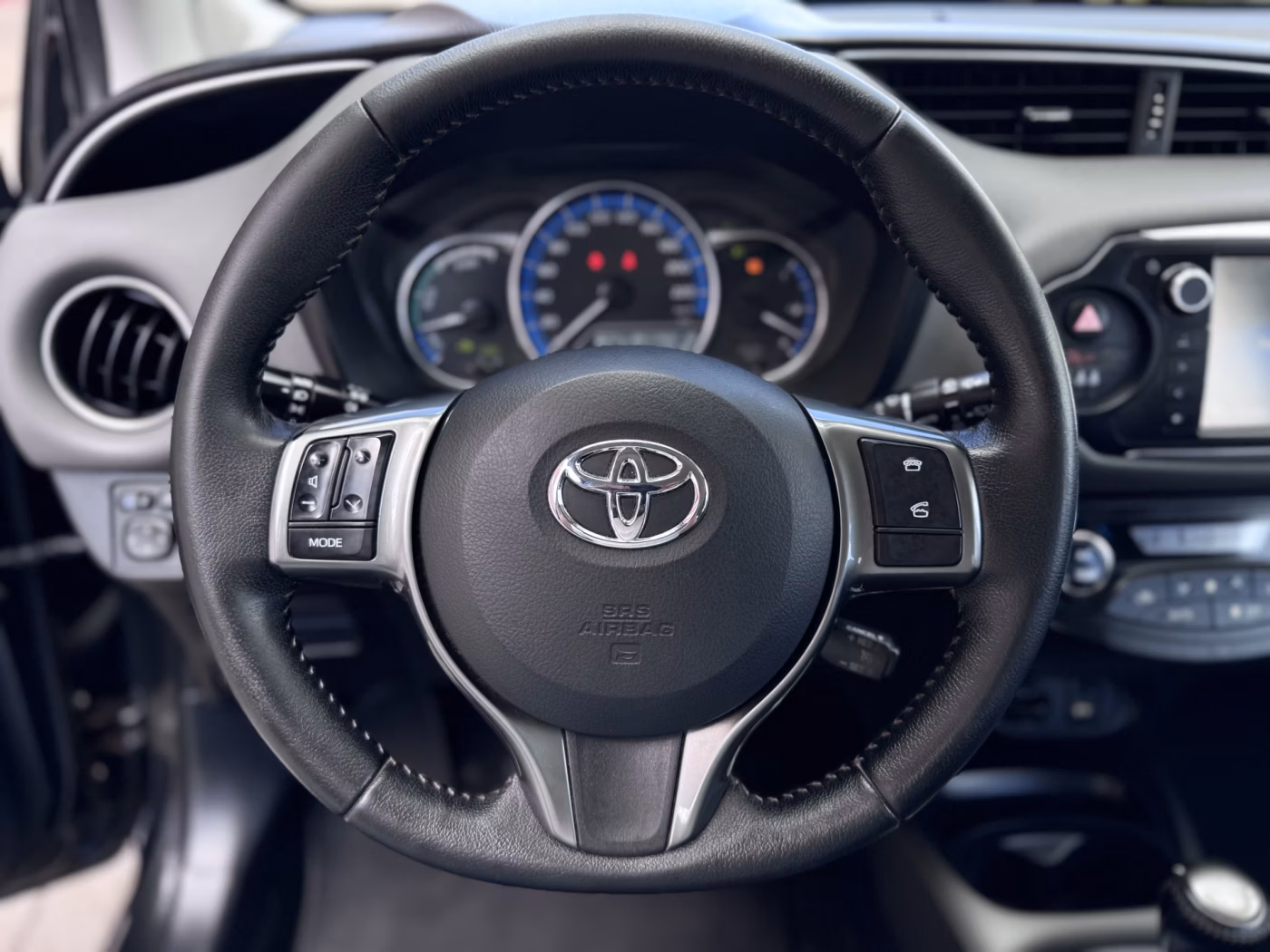 Toyota Yaris фото 11