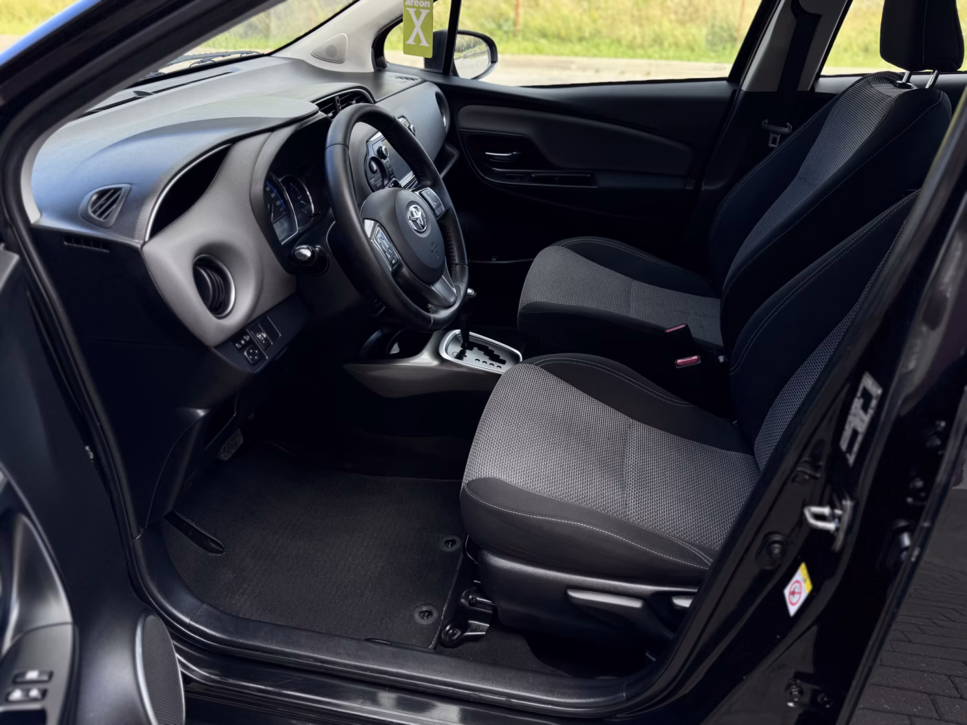 Toyota Yaris фото 7