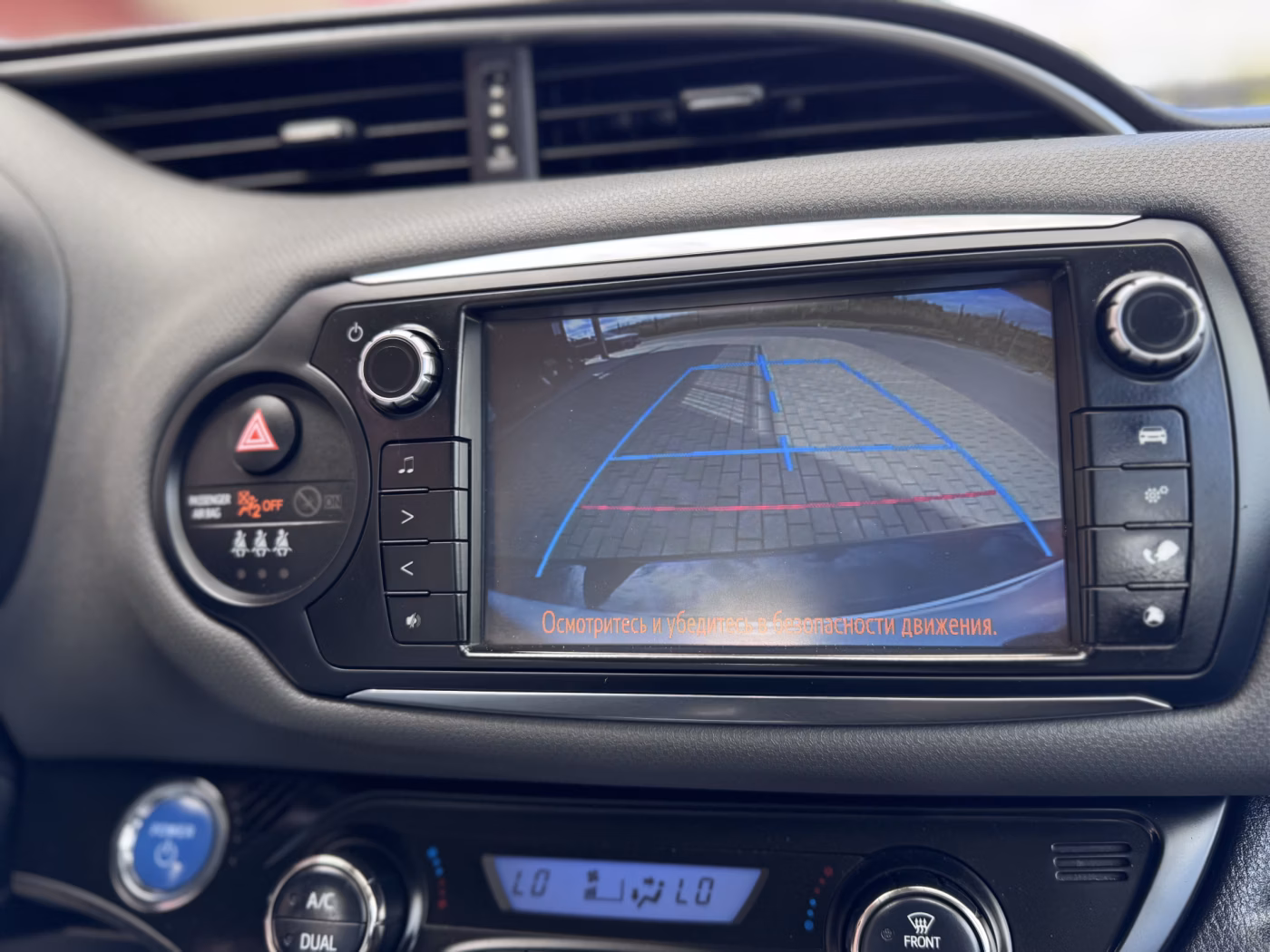 Toyota Yaris фото 14