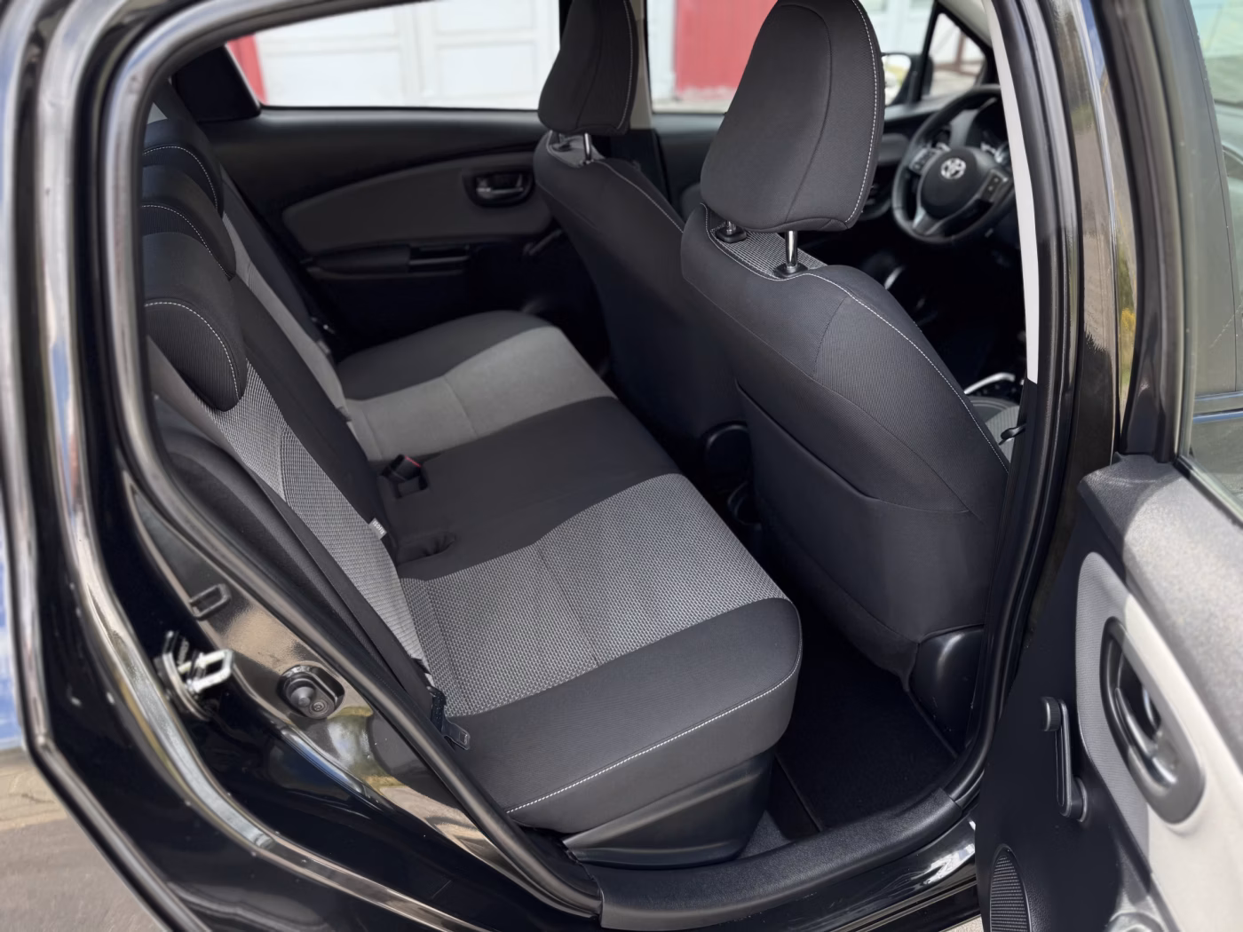 Toyota Yaris фото 26