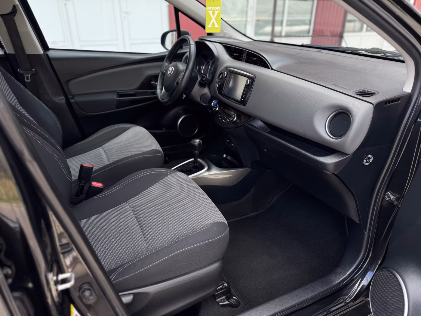 Toyota Yaris фото 23