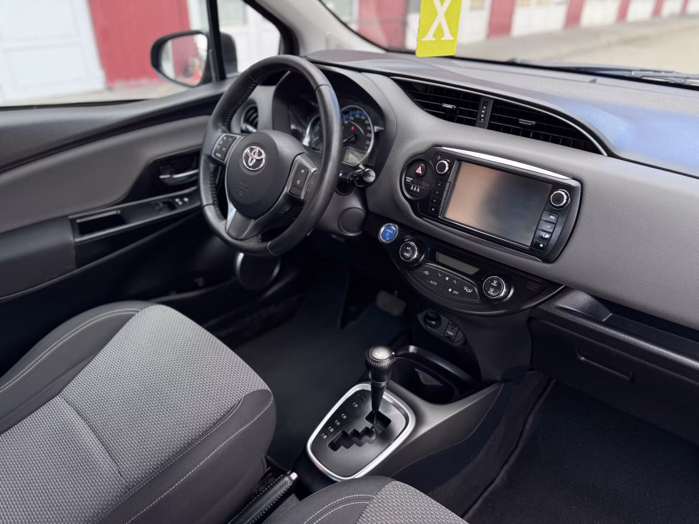 Toyota Yaris фото 24