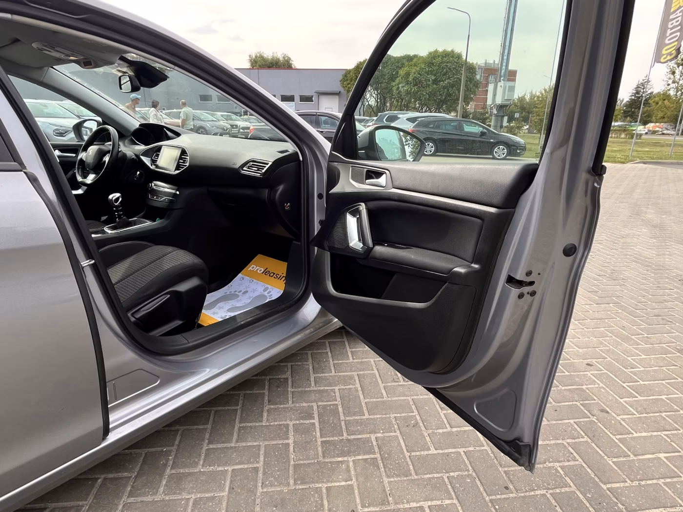 Peugeot 308 фото 8