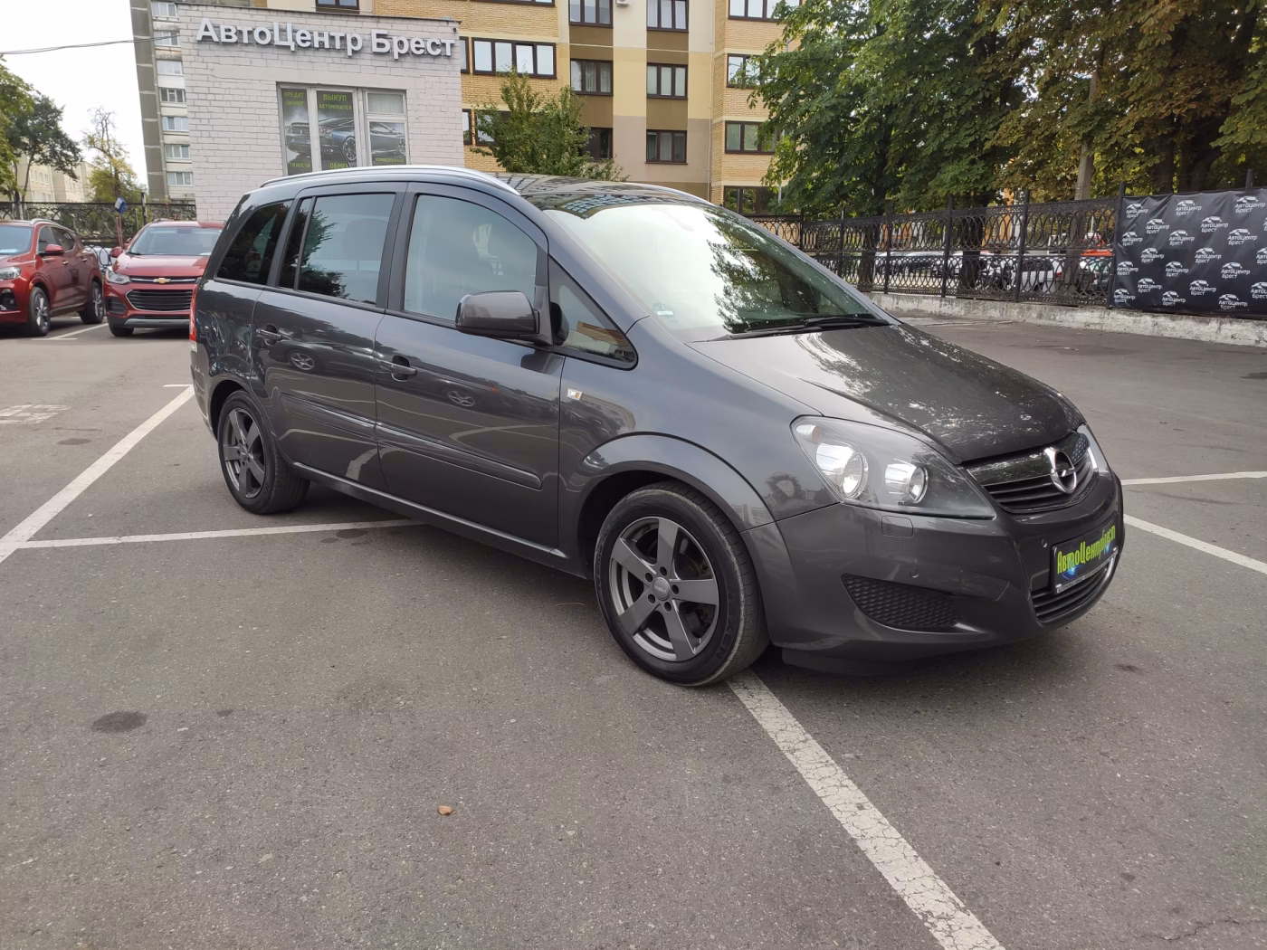 Opel Zafira фото 2