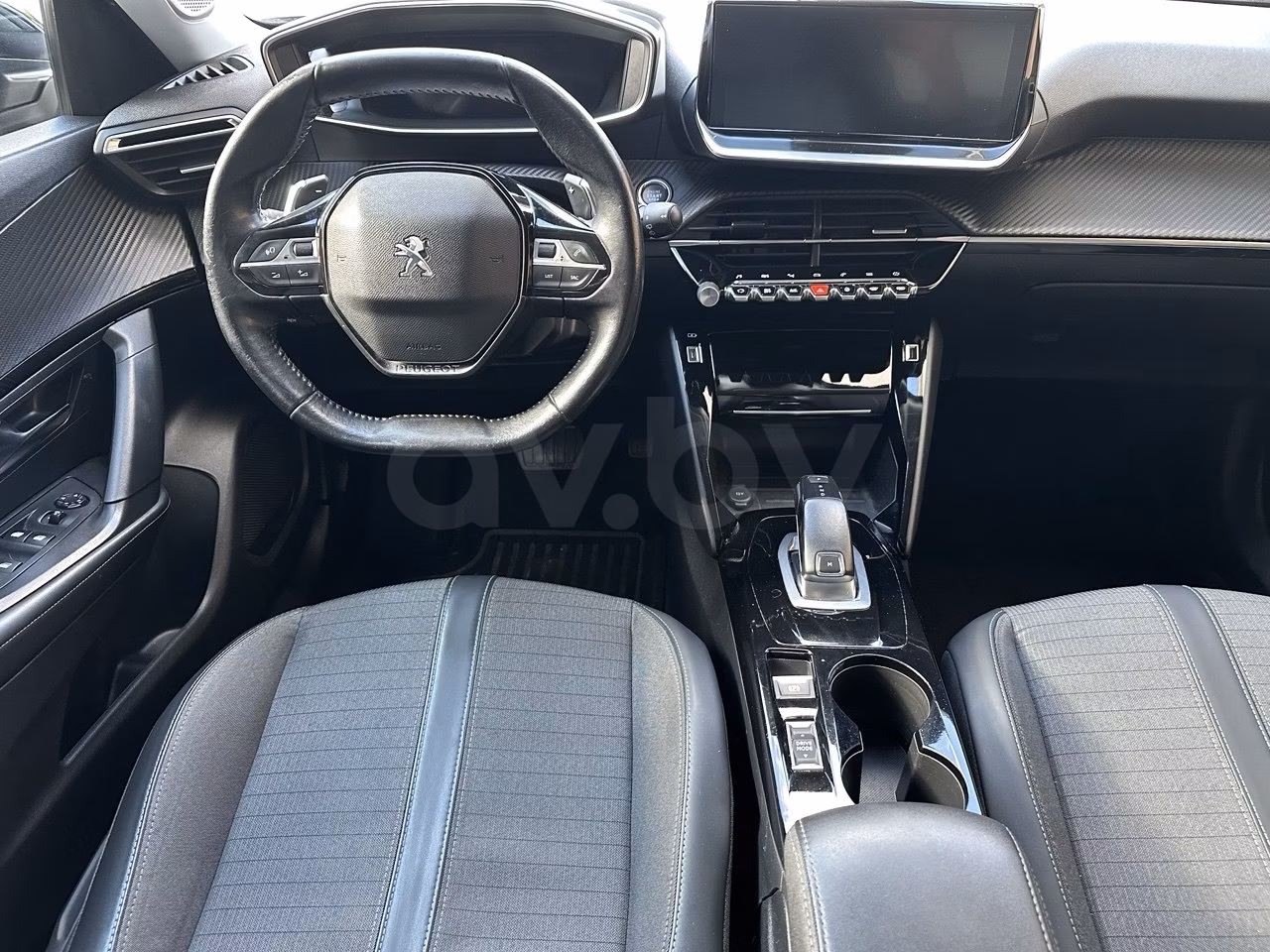 Peugeot 2008 фото 10