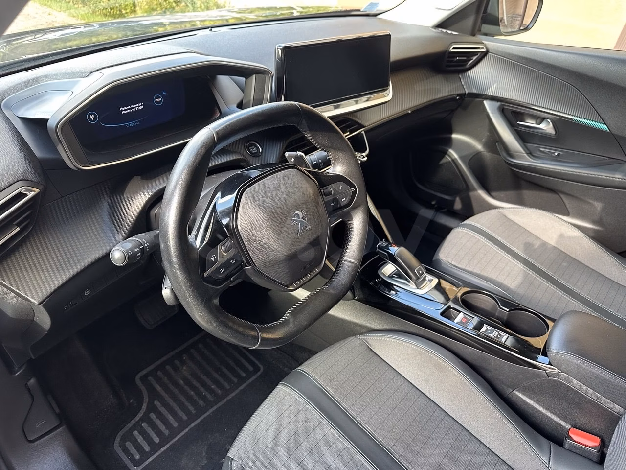 Peugeot 2008 фото 11