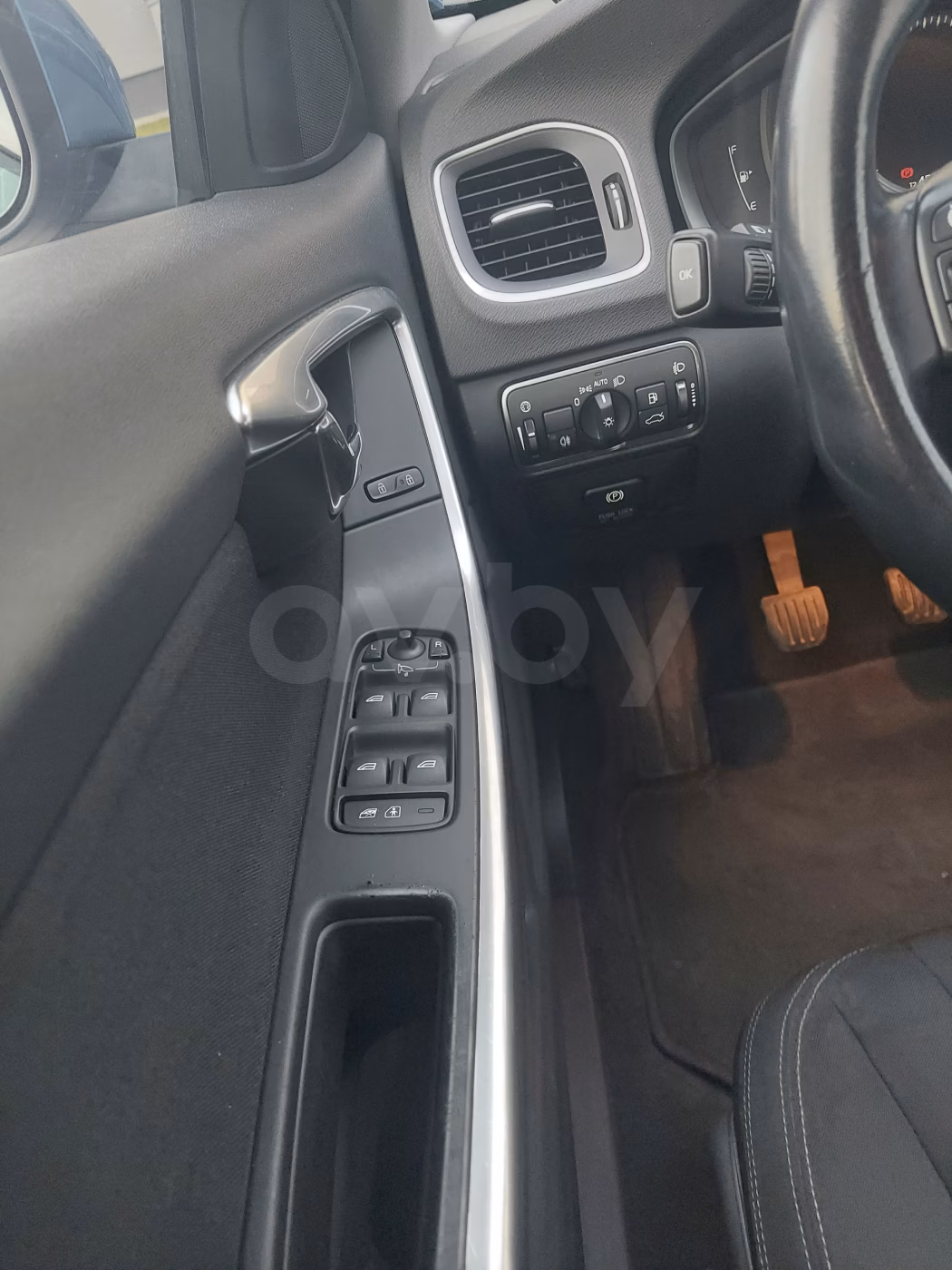 Volvo V60 фото 9