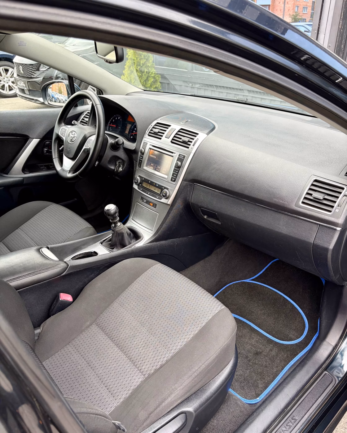 Toyota Avensis фото 11