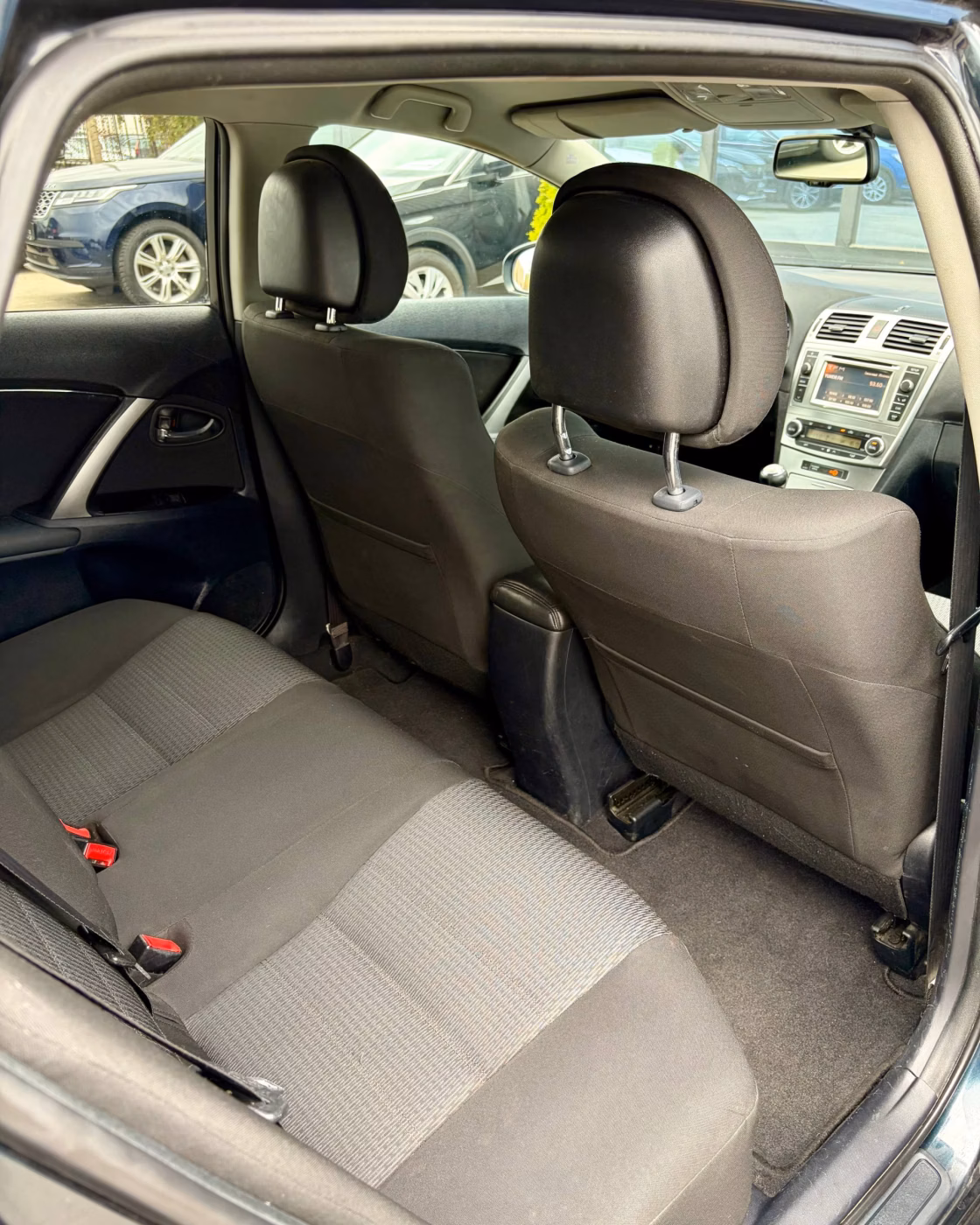 Toyota Avensis фото 12
