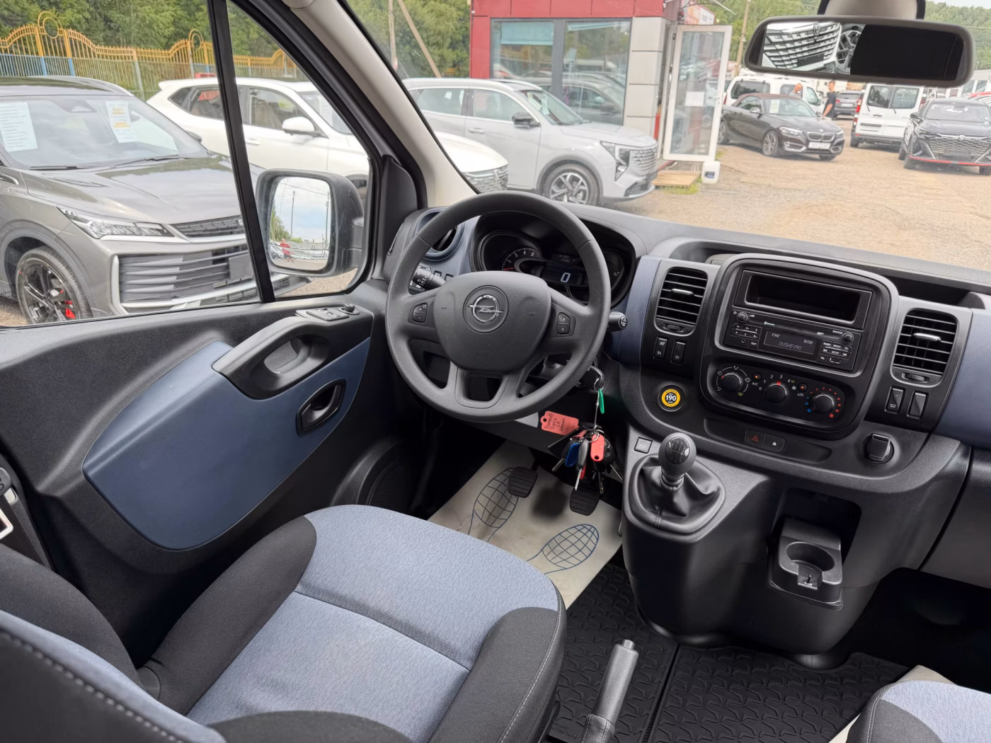 Opel Vivaro фото 18
