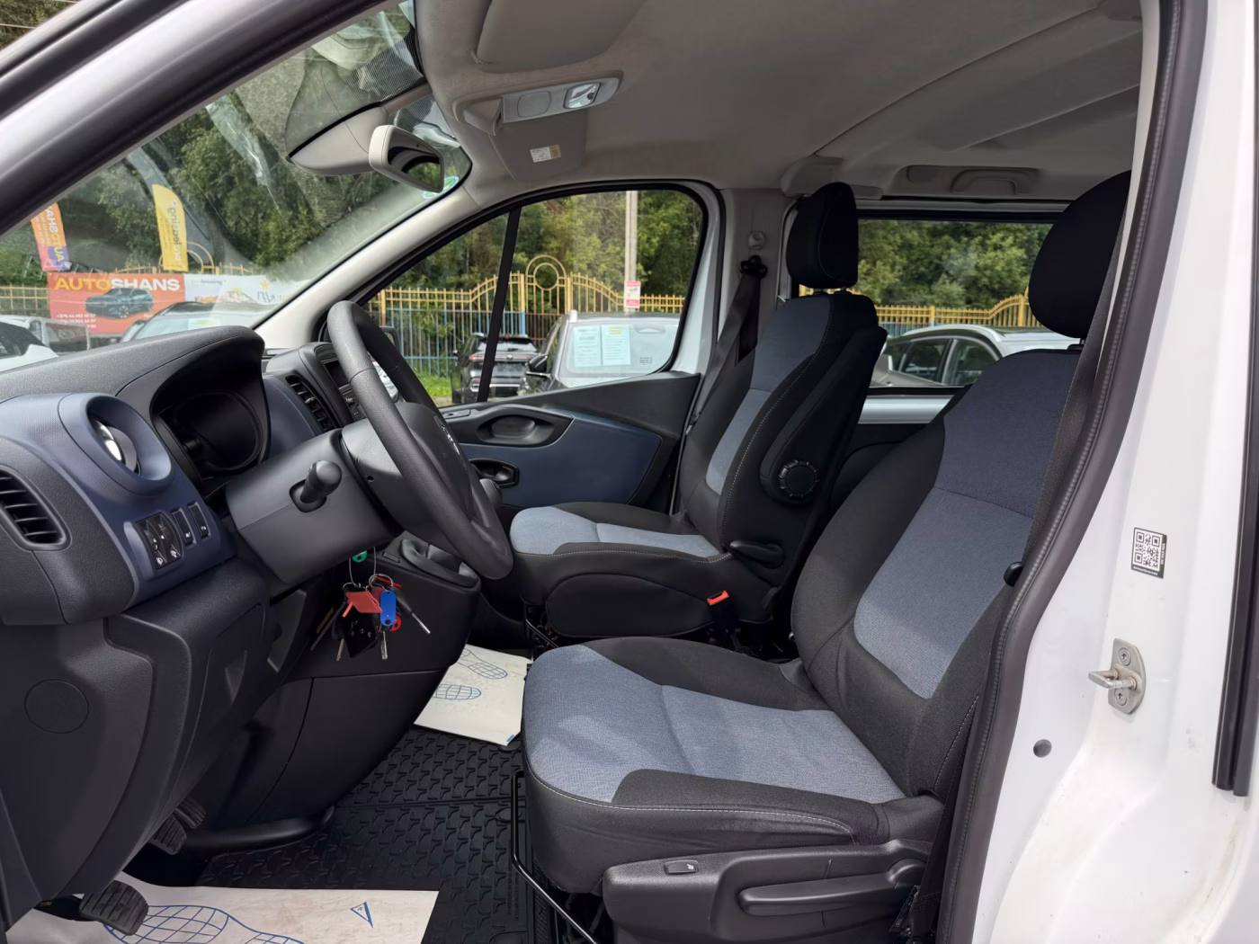 Opel Vivaro фото 23