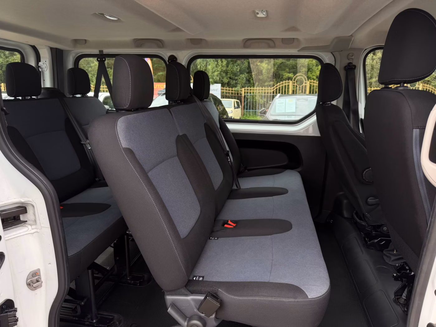 Opel Vivaro фото 15