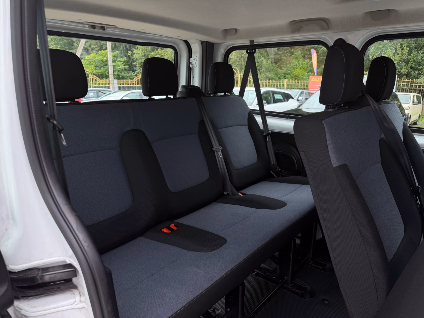 Opel Vivaro фото 16