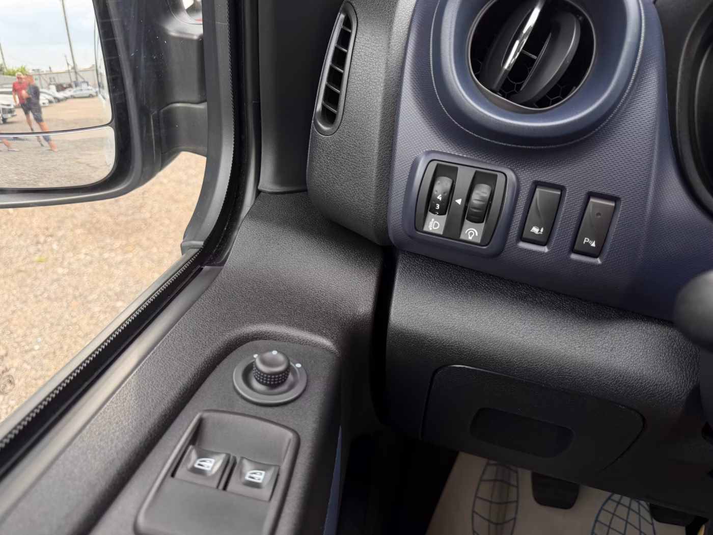 Opel Vivaro фото 22