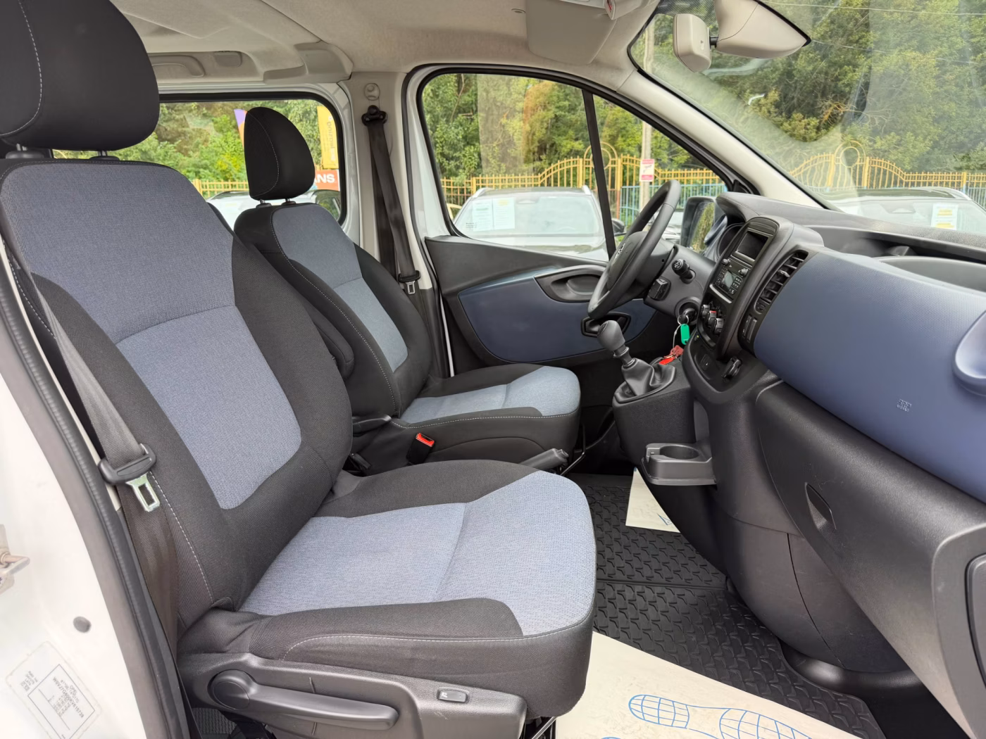Opel Vivaro фото 17