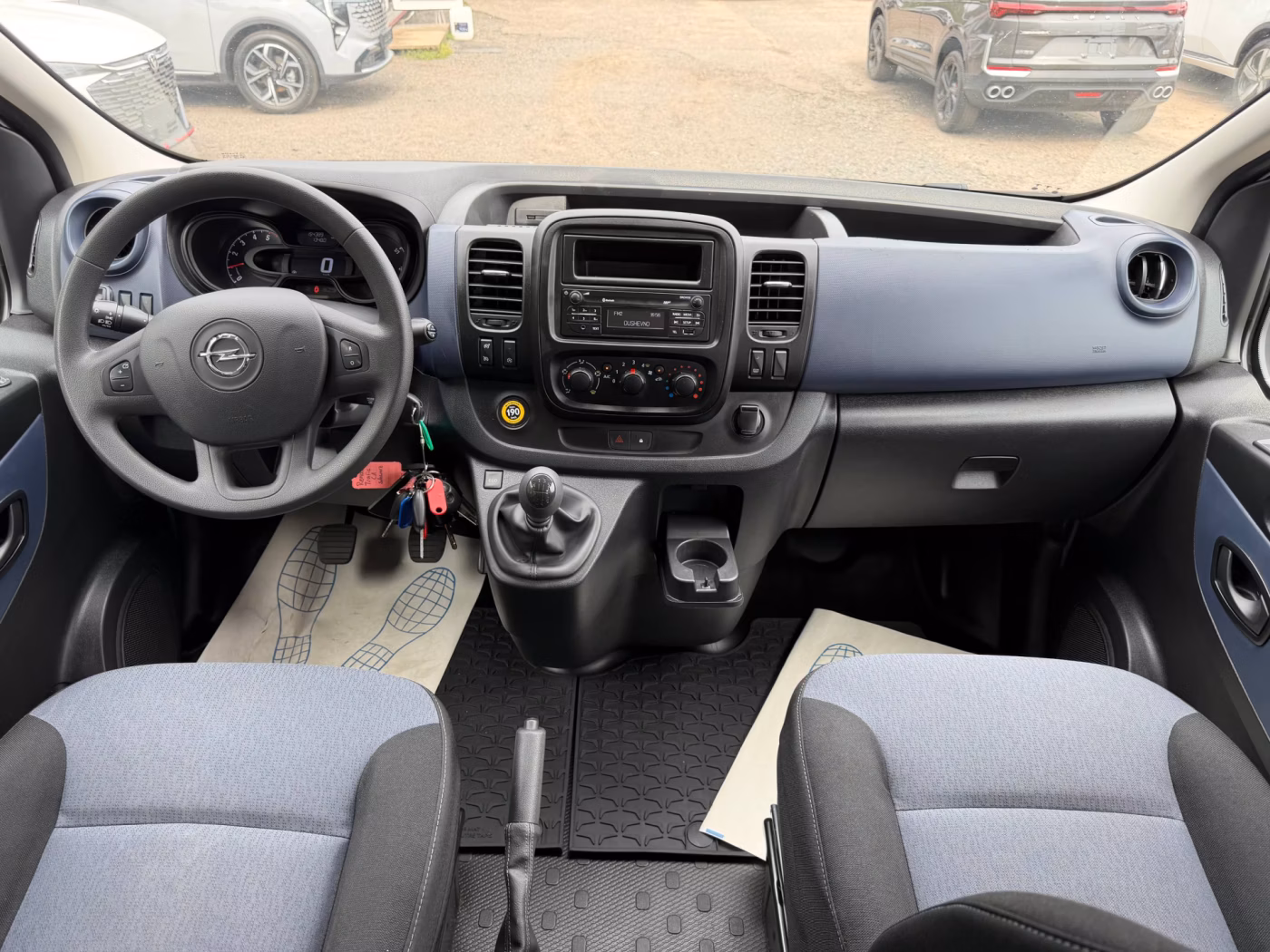 Opel Vivaro фото 14