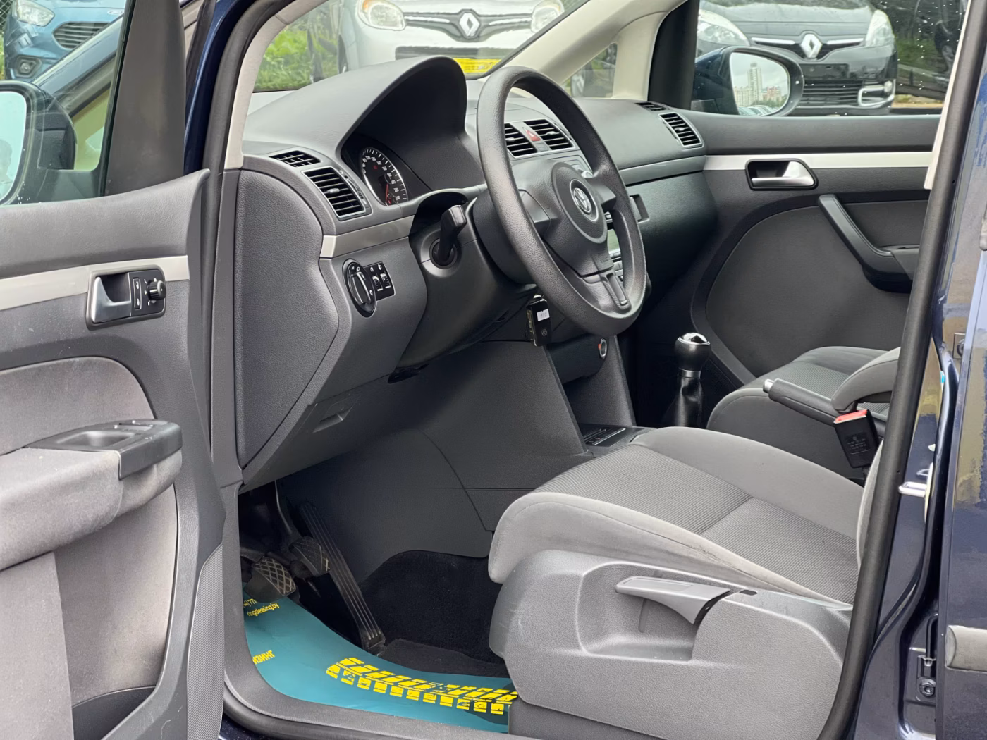 Volkswagen Touran фото 11