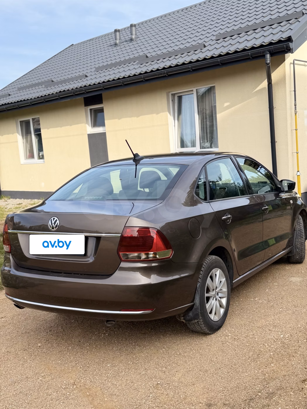 Volkswagen Polo Sedan фото 4