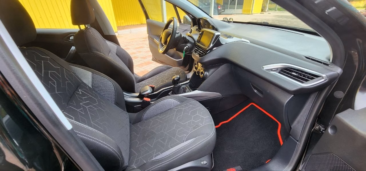 Peugeot 2008 фото 9