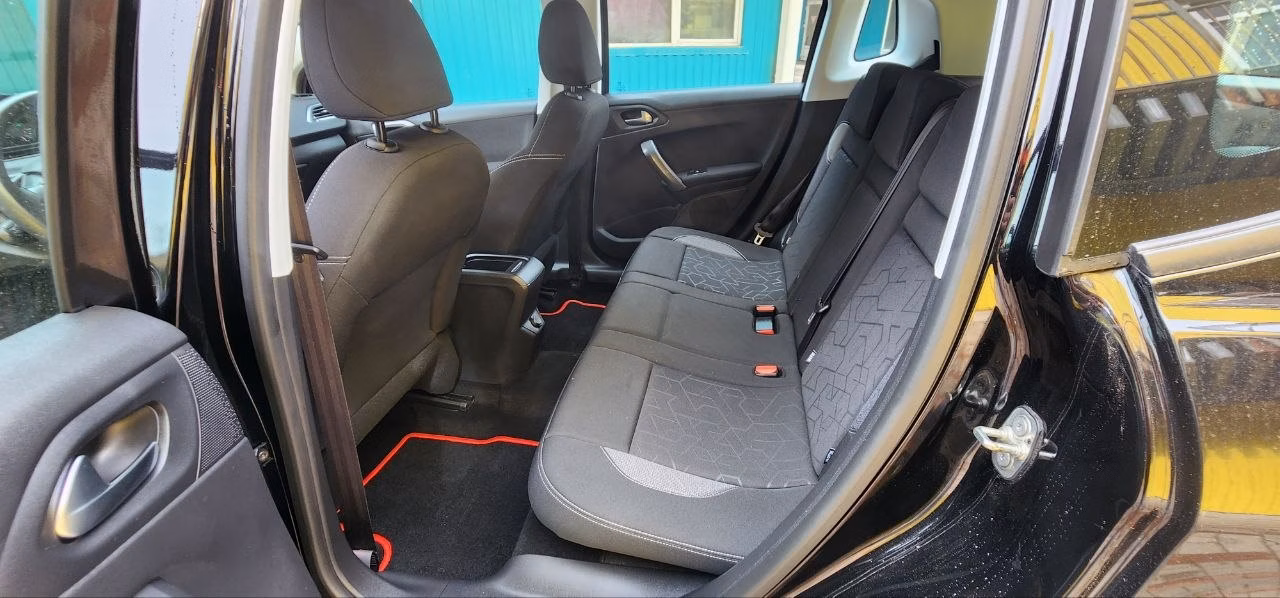 Peugeot 2008 фото 7