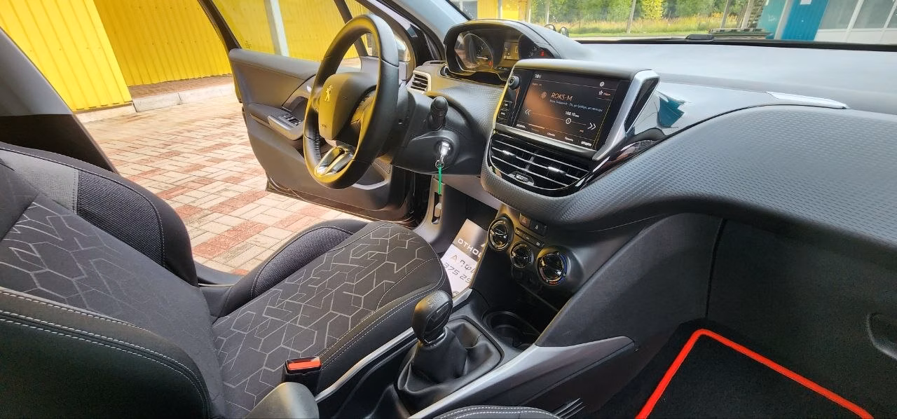 Peugeot 2008 фото 8