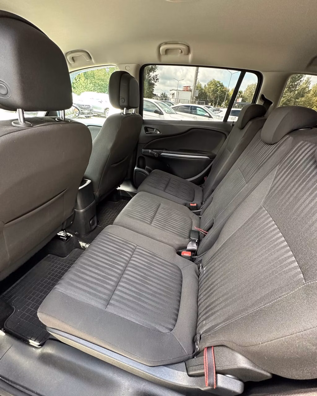 Opel Zafira фото 8